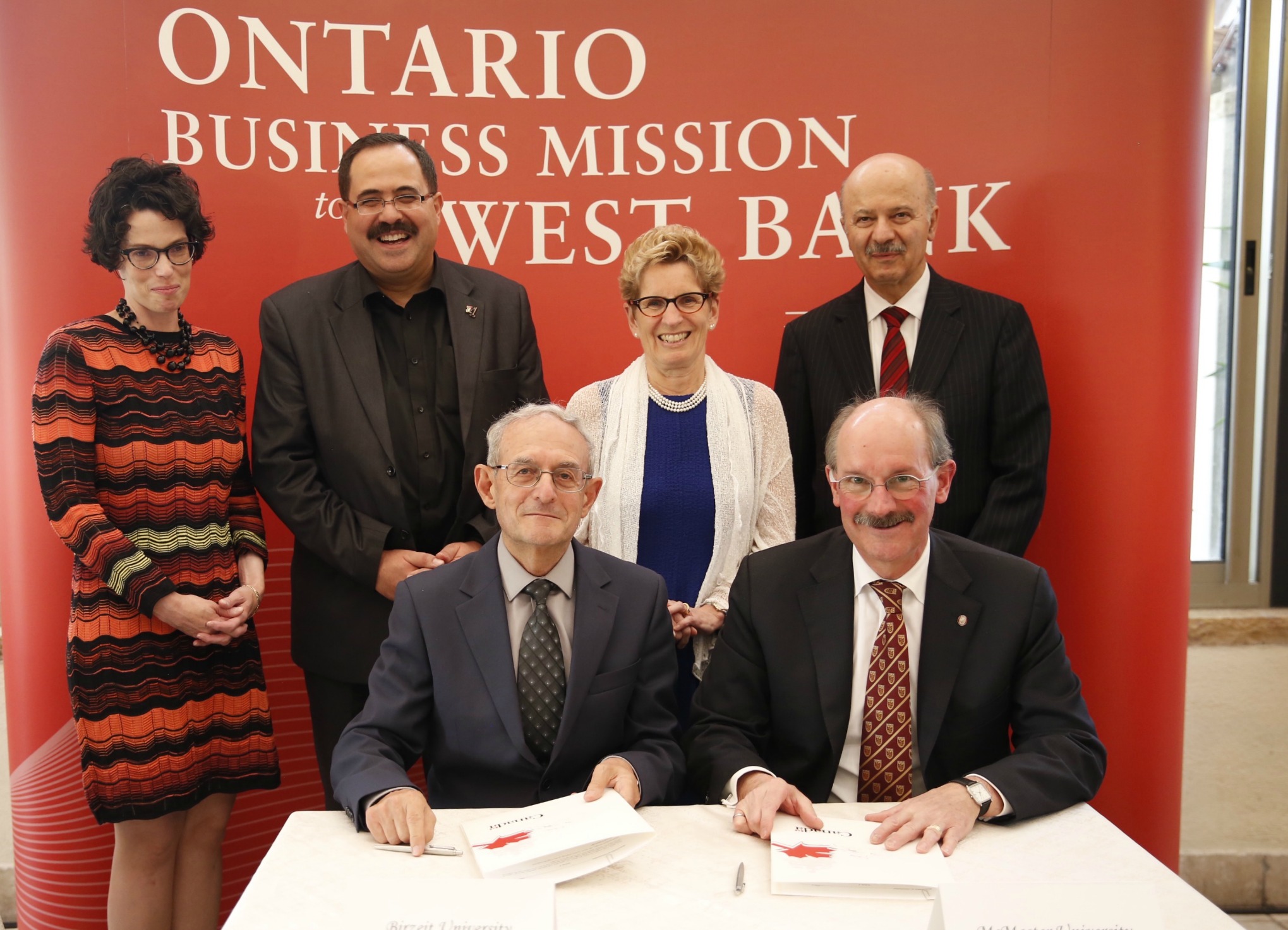 Mascher (bottom row, right) signs a Memorandum of Understanding with Mohammad Al Amleh, Vice-President for Academic Affairs of An-Najah National University (bottom row, left). They were joined by Ontario Premier Kathleen Wynne and Reza Moridi, Ontario Minister of Research and Innovation and Minister of Training, Colleges and Universities (top row, right).
