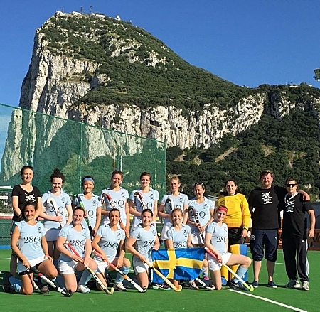 Team photo of Victoria Marano and her field hockey team. Image includes a mountain in the background.