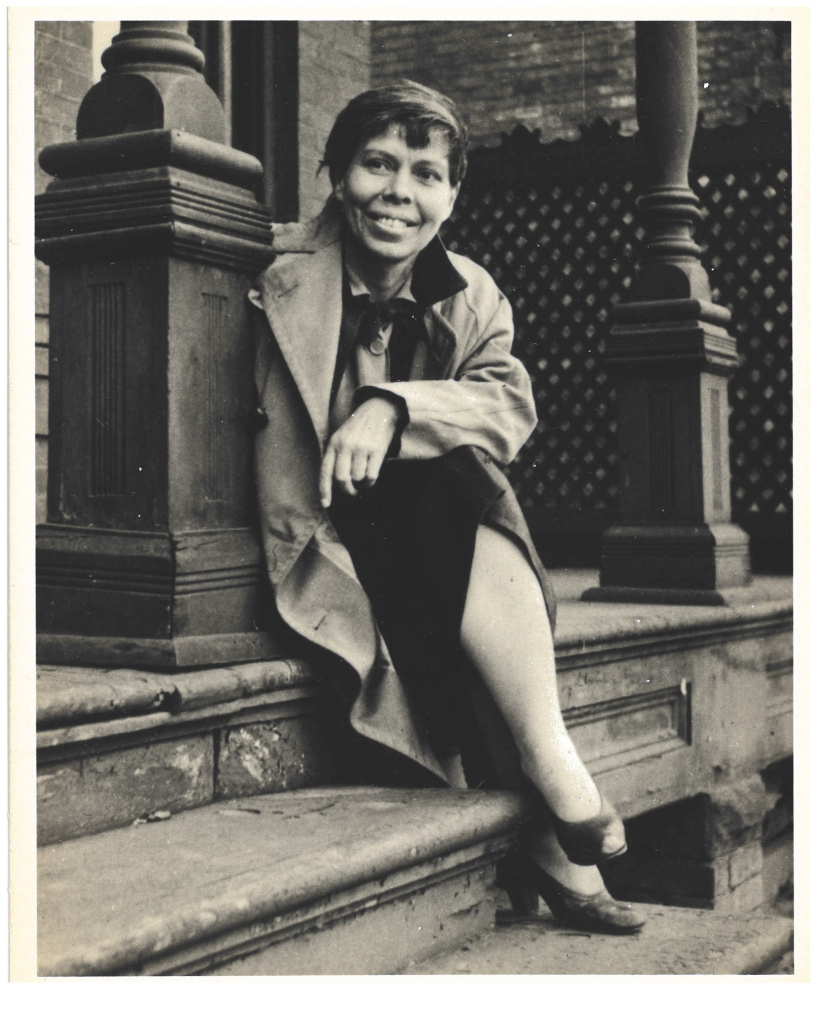 Black and white picture of a woman sitting on a step