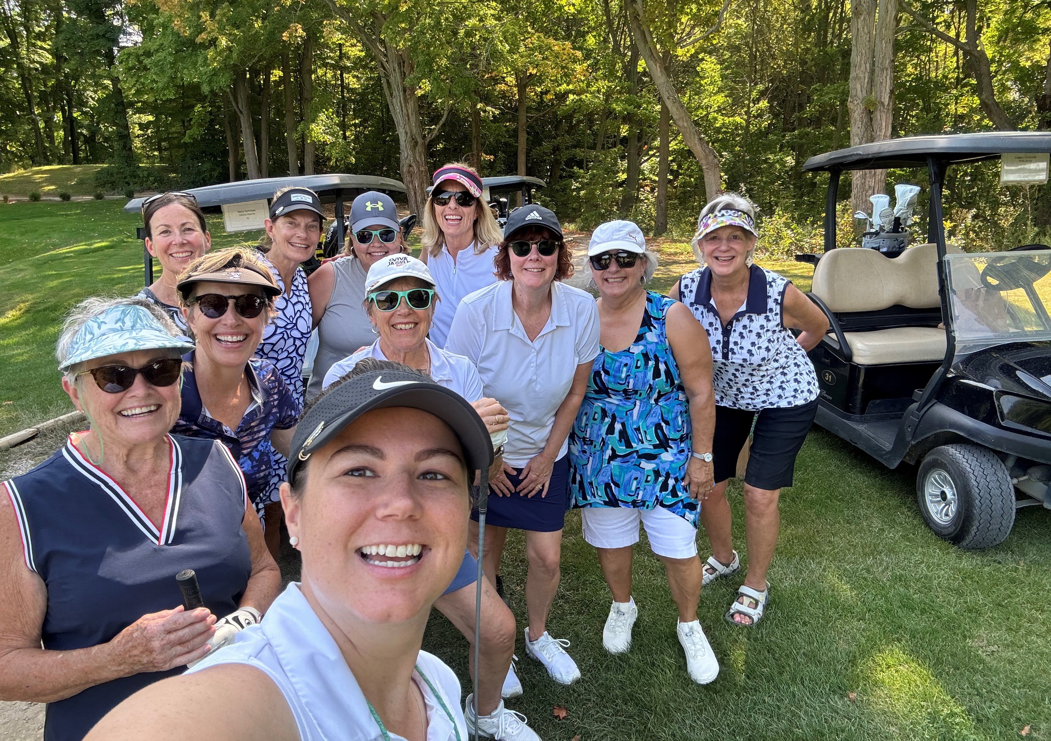 Jen and Maureen Harmer's golfing group standing on a golf course