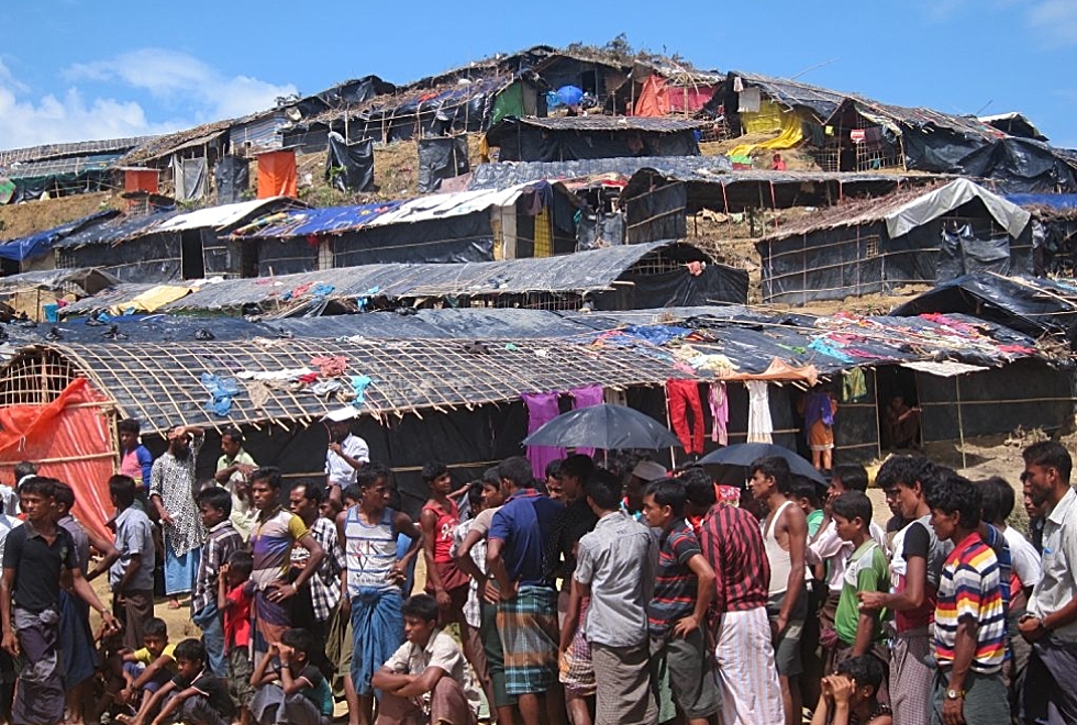 Image of the crowded conditions of the largest Rohingya refugee in Bangledesh.