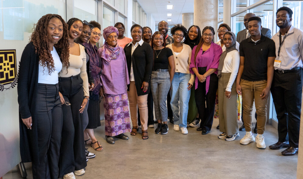 Ellen Johnson Sirleaf poses for a group photo with about 15 students and a few staff members at the Black Student Success Centre.