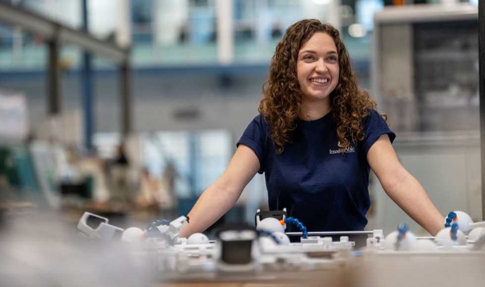 Image of McMaster alumna Lianna Genovese in the innovation lab